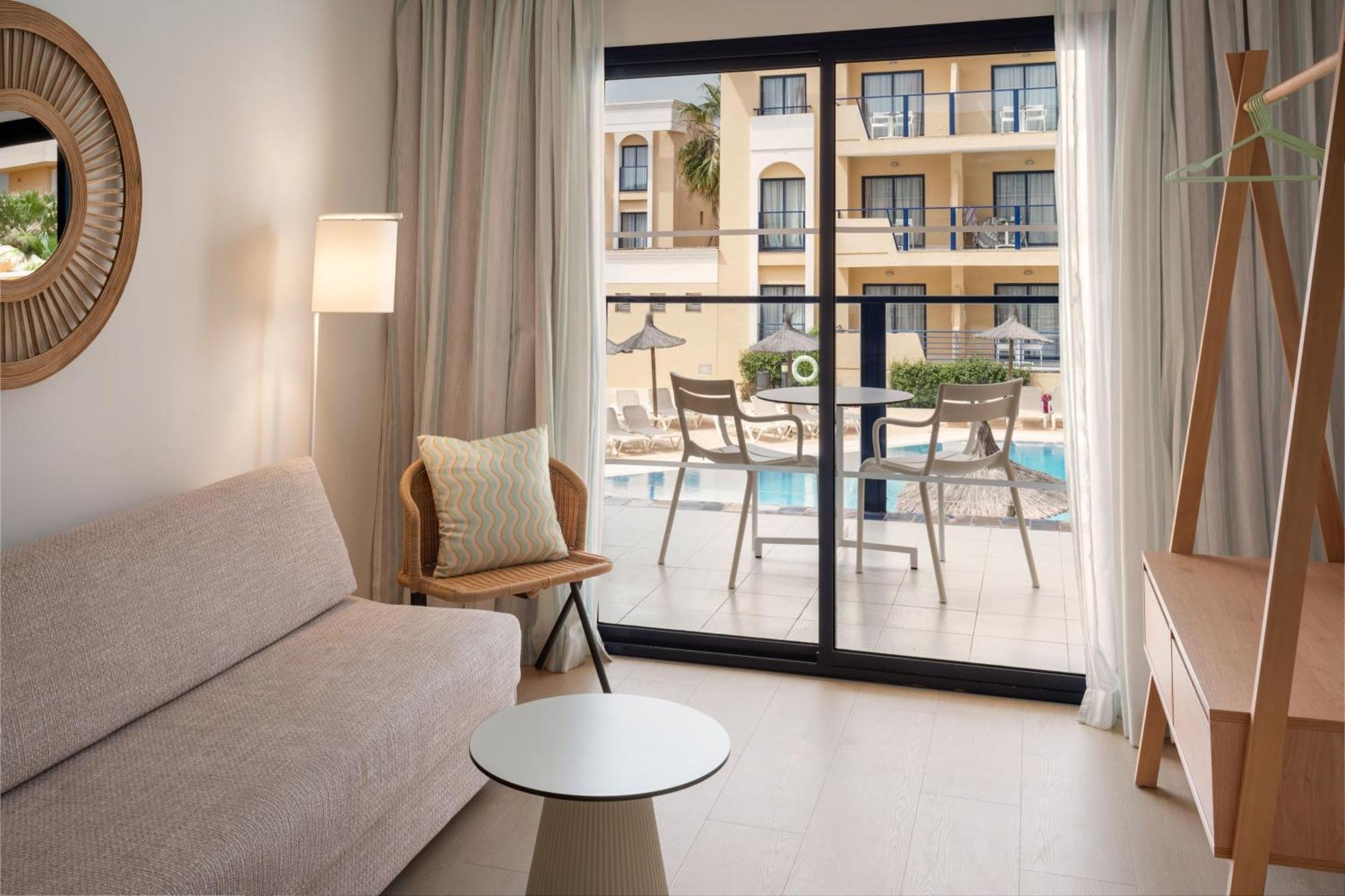 Sol Suite Pool View Kitchen