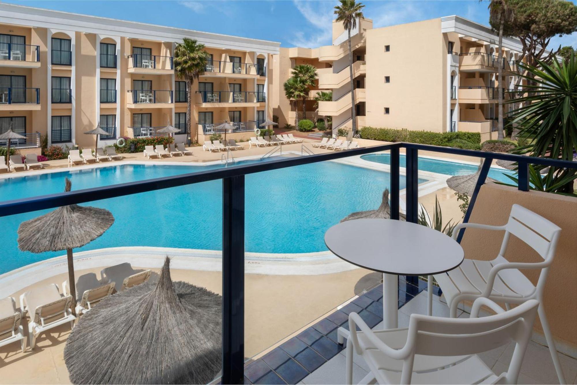 Sol Suite Pool View Kitchen