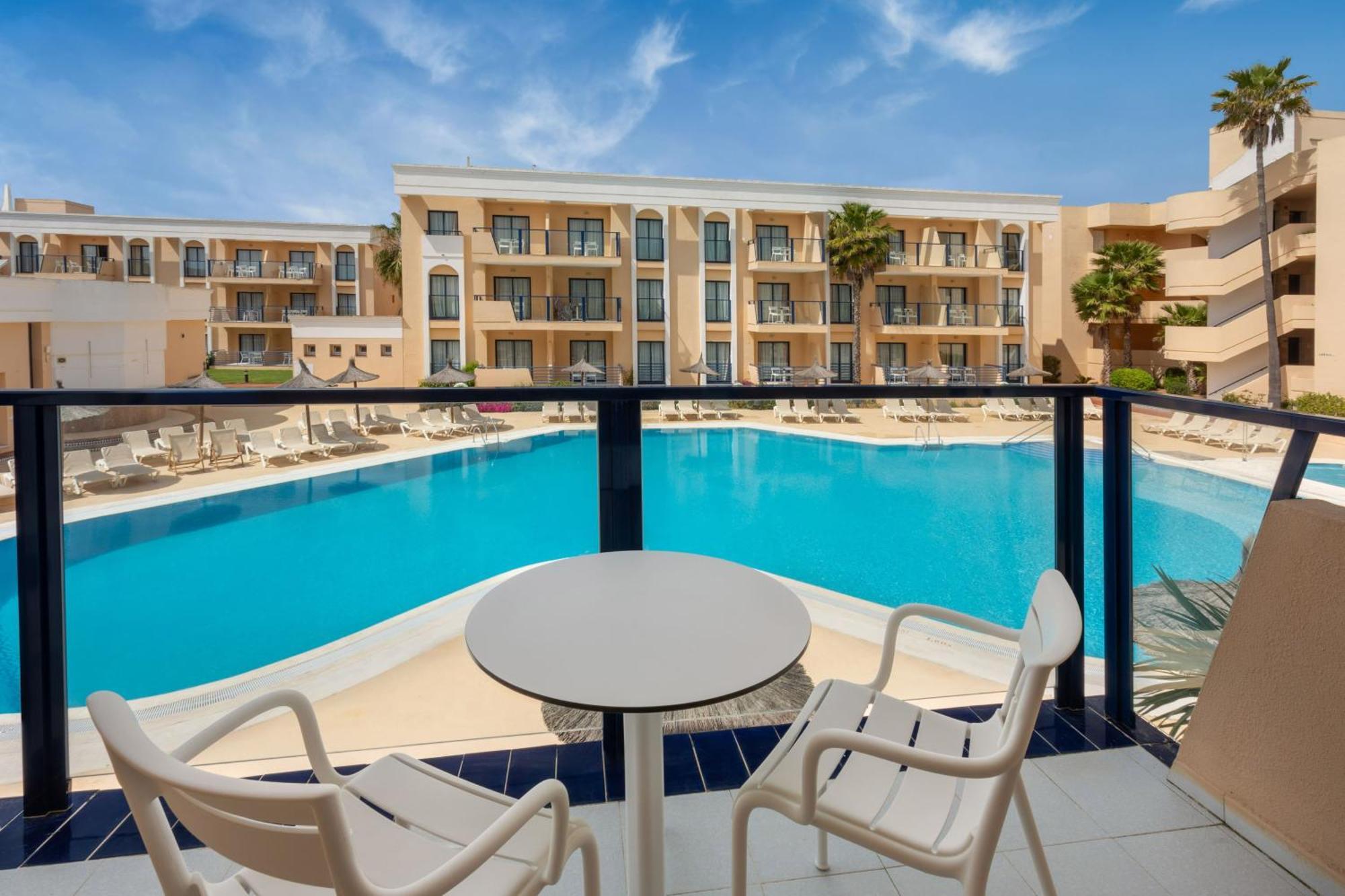 Sol Suite Pool View Kitchen